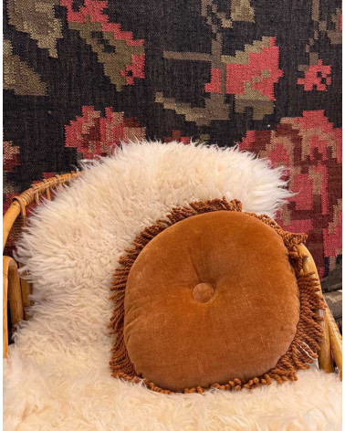 Coussin rond à franges en velours coloris camel inspiré, rétro mais tellement chic